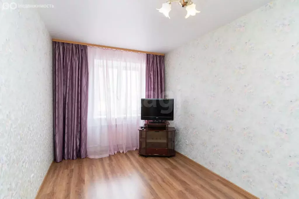 1-комнатная квартира: Тюмень, улица Монтажников, 45 (42 м) - Фото 0