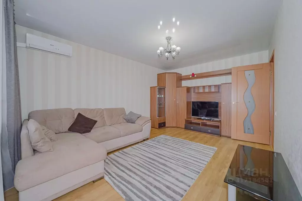 2-к кв. Свердловская область, Екатеринбург ул. Стачек, 70 (48.0 м) - Фото 1