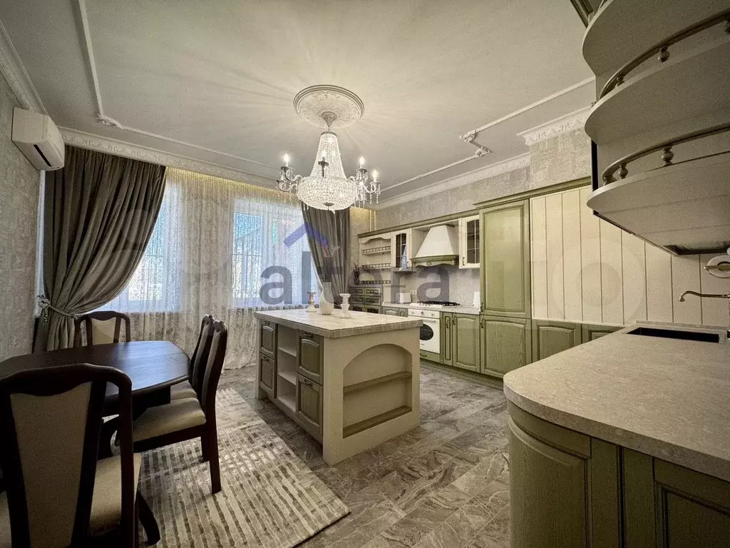 4-к. квартира, 170 м, 7/10 эт. - Фото 0