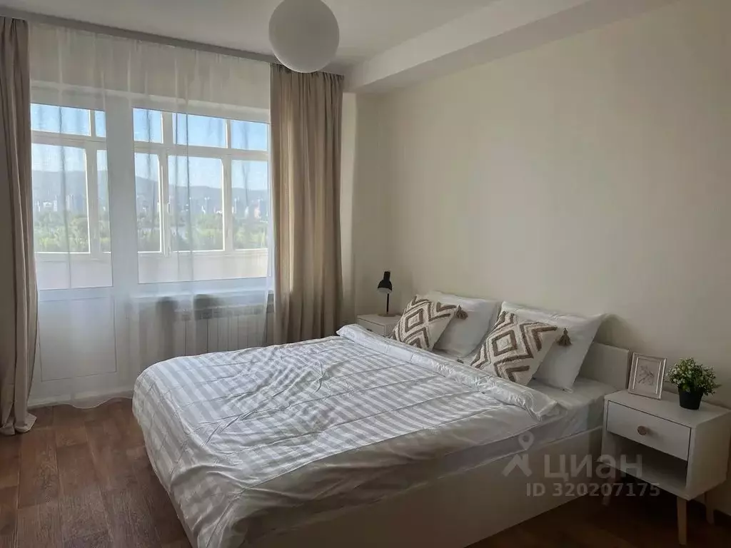 3-к кв. Красноярский край, Красноярск ул. Дубровинского, 106 (72.0 м) - Фото 0