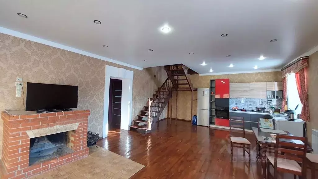 Дом в Тюменская область, Тобольск ул. Дружбы, 10 (132 м) - Фото 1