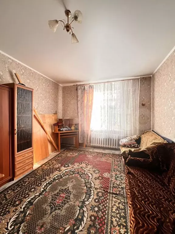 Комната 35 м в 3-к., 3/3 эт. - Фото 0