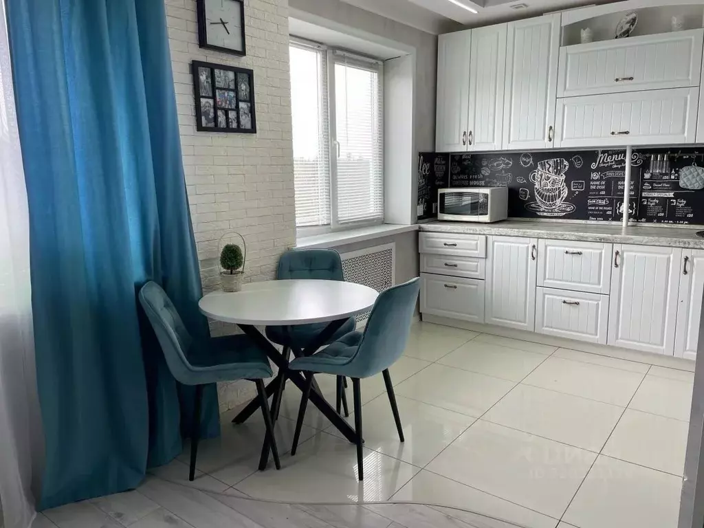 2-к кв. Пермский край, Губаха Октябрьский просп., 3 (50.0 м) - Фото 0
