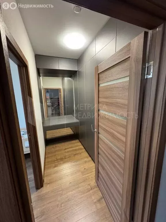 2-комнатная квартира: Тюмень, улица Ю.-Р.Г. Эрвье, 38 (49.8 м) - Фото 1