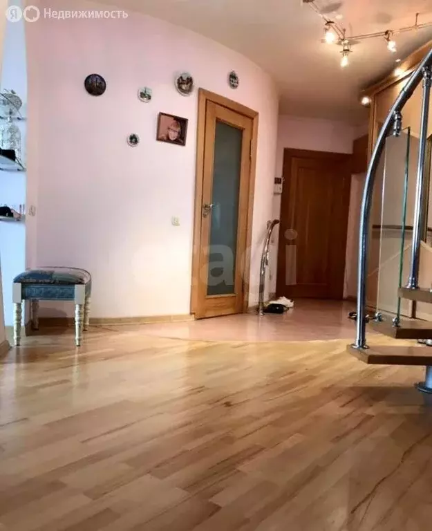 3-комнатная квартира: Астрахань, улица Генерала Епишева, 59 (220 м) - Фото 0