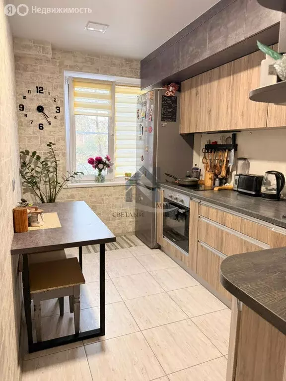 3-комнатная квартира: Барнаул, микрорайон Докучаево, улица Шукшина, 1 ... - Фото 2