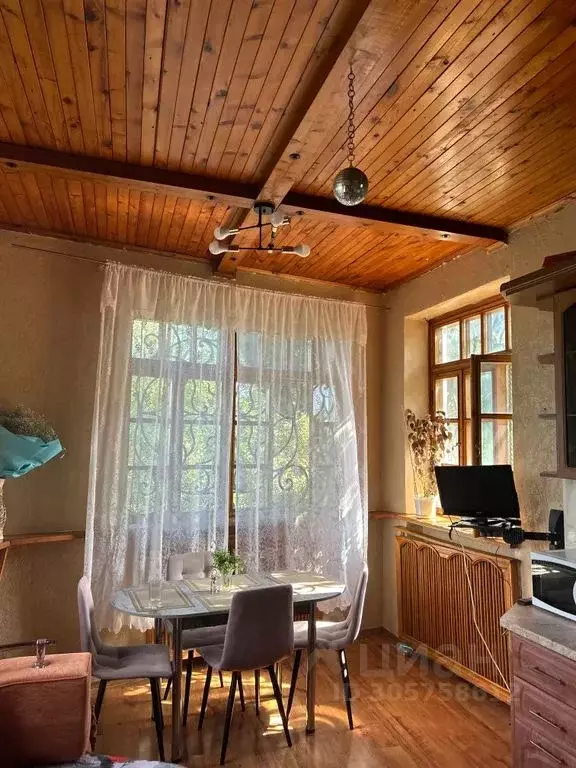 2-к кв. Крым, Ялта ул. Дмитриева, 16 (65.0 м) - Фото 0