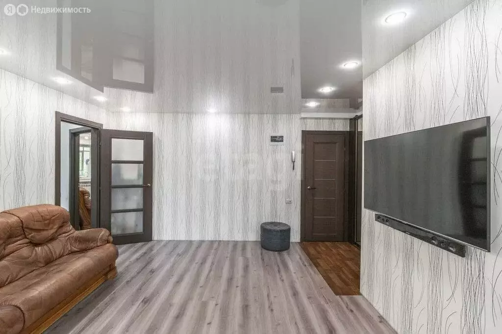 2-комнатная квартира: Омск, улица Серова, 4Б (43 м) - Фото 1