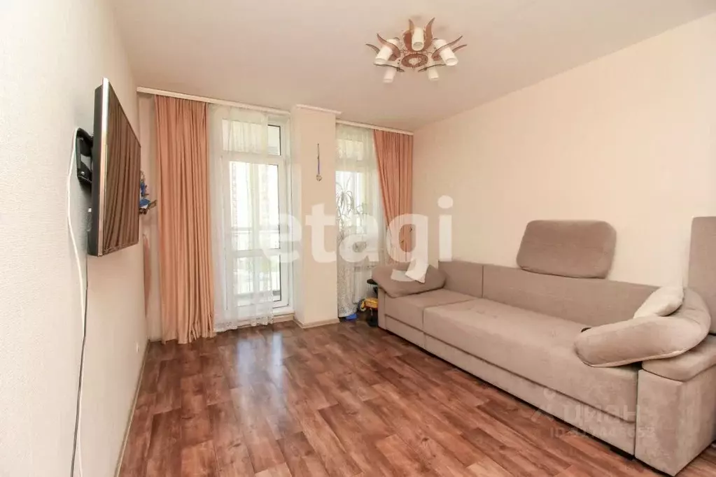 3-к кв. Красноярский край, Красноярск ул. Любы Шевцовой, 84А (74.0 м) - Фото 0
