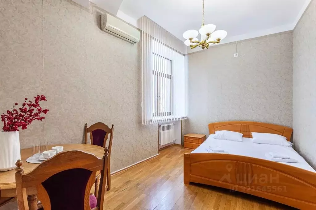 Комната Москва Чистопрудный бул., 11С1 - Фото 1