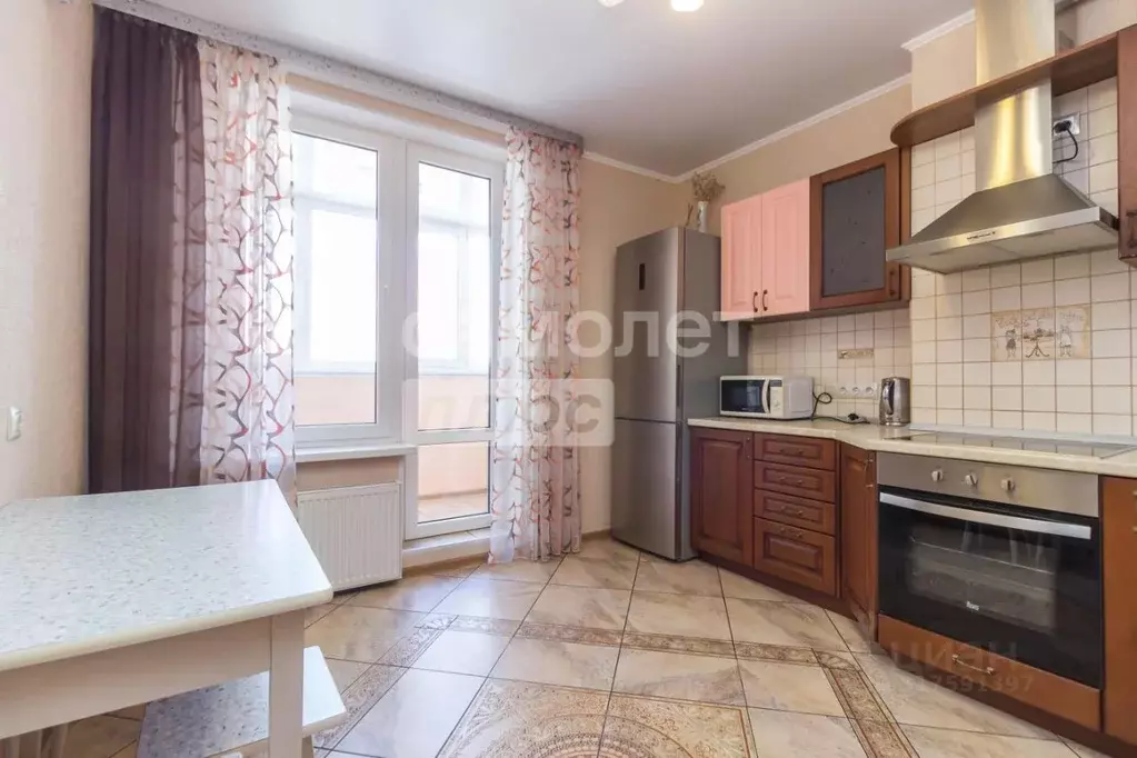 2-к кв. Башкортостан, Уфа Комсомольская ул., 15 (66.5 м) - Фото 0