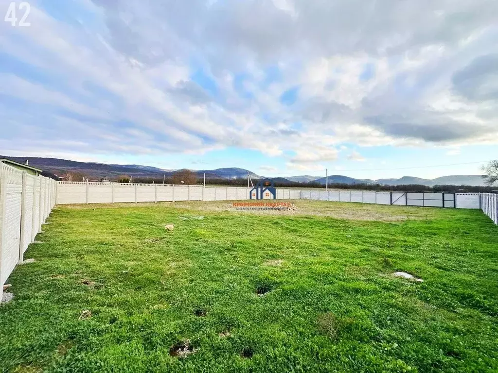 Участок в Севастополь с. Новобобровка, ул. Баденкиной, 66 (10.0 сот.) - Фото 1