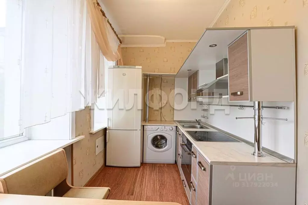3-к кв. Новосибирская область, Новосибирск ул. Ленина, 20 (65.4 м) - Фото 0