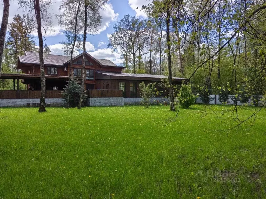 Коттедж в Москва д. Ватутинки, Искра-2 СНТ, 287с1 (800 м) - Фото 1