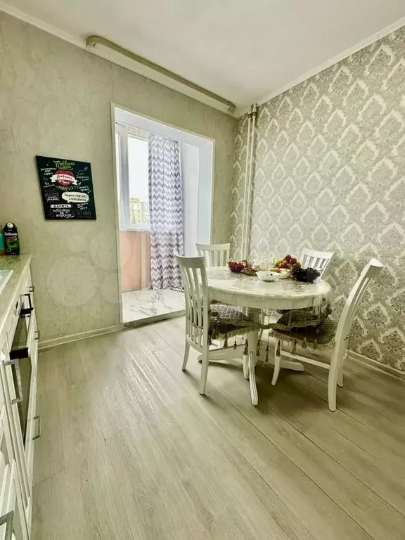 2-к. квартира, 52 м, 4/10 эт. - Фото 1