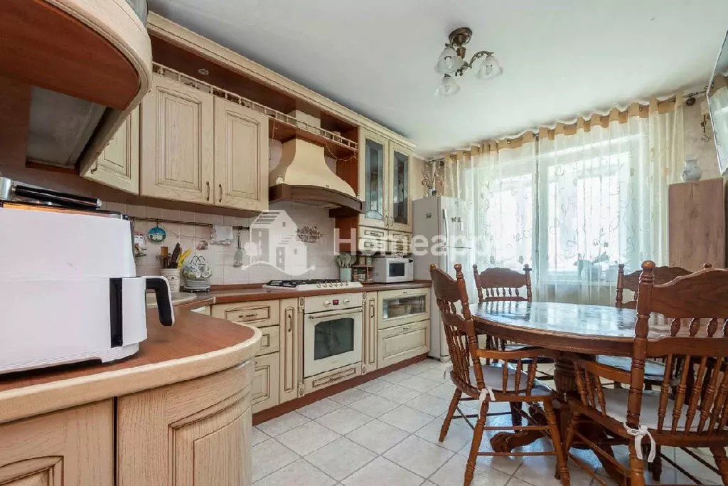 Продается 4-комнатная квартира - Фото 1