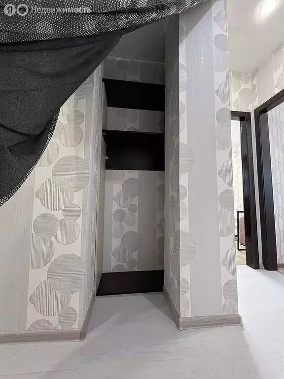 1-комнатная квартира: Тюмень, улица Станислава Карнацевича, 5 (42 м) - Фото 0