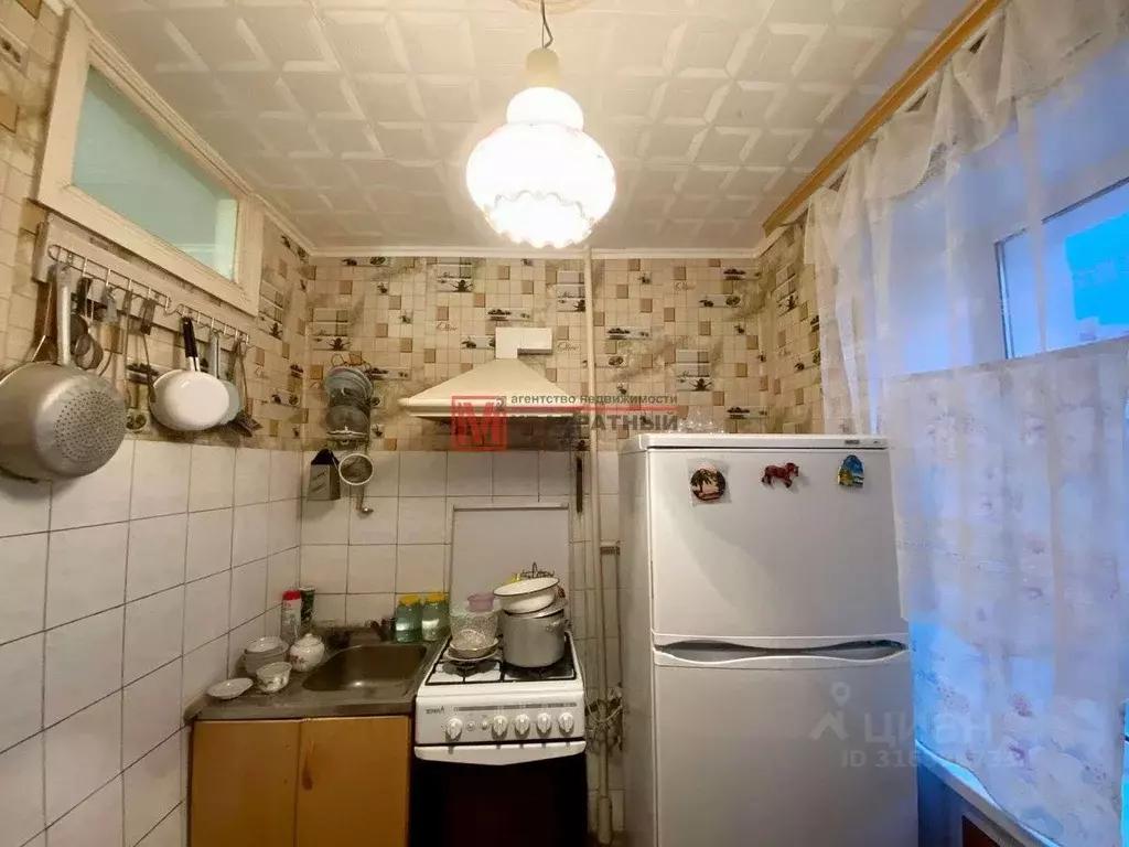 3-к кв. Белгородская область, Старый Оскол Октябрьская ул., 29 (57.0 ... - Фото 0