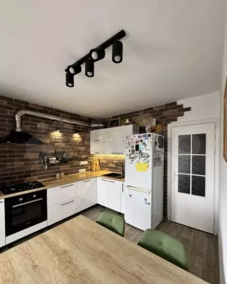2-к. квартира, 54 м, 3/9 эт. - Фото 0