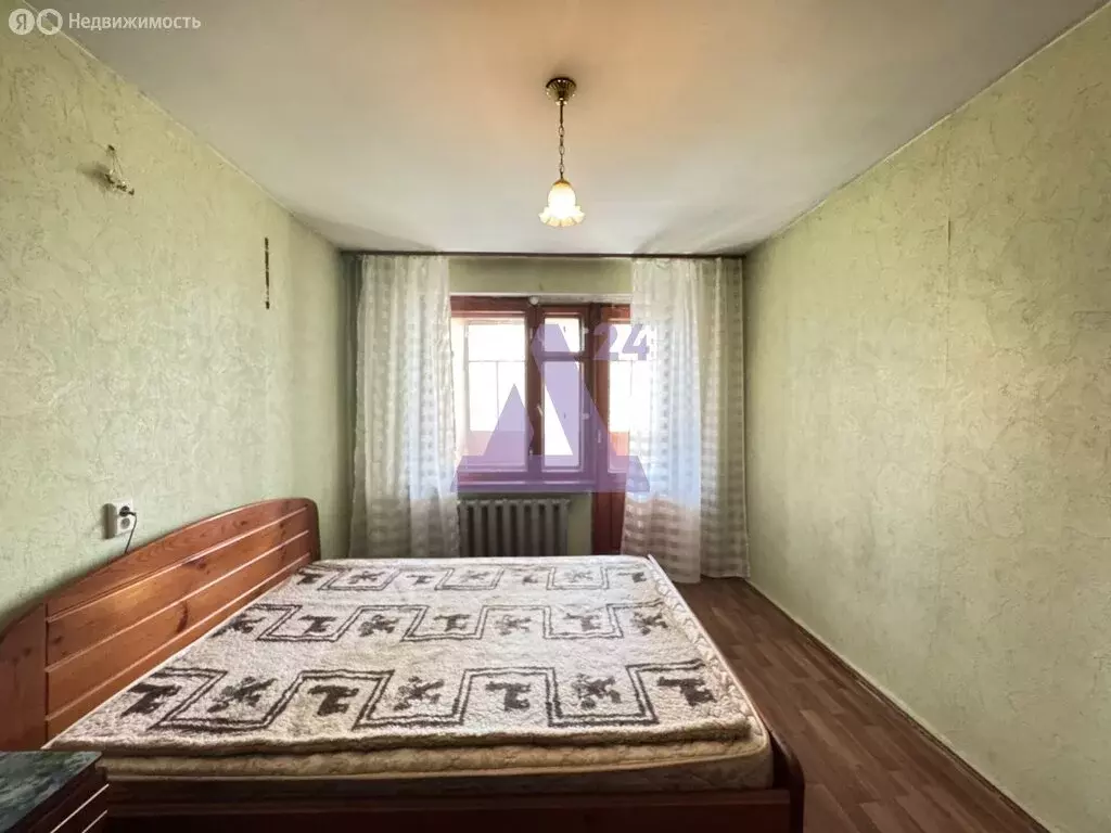3-комнатная квартира: Барнаул, улица Чкалова, 57 (68.2 м) - Фото 1