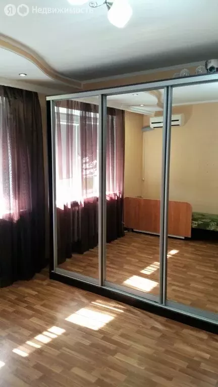 2-комнатная квартира: Кропоткин, Коммунистическая улица, 13 (37 м) - Фото 0