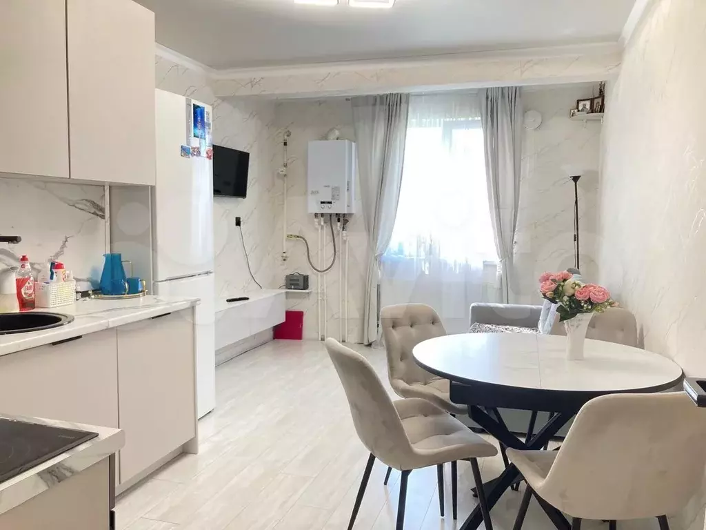 1-к. квартира, 52,5 м, 1/3 эт. - Фото 0