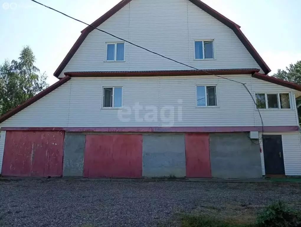 Дом в село Есаулово, Озёрная улица (360 м) - Фото 1