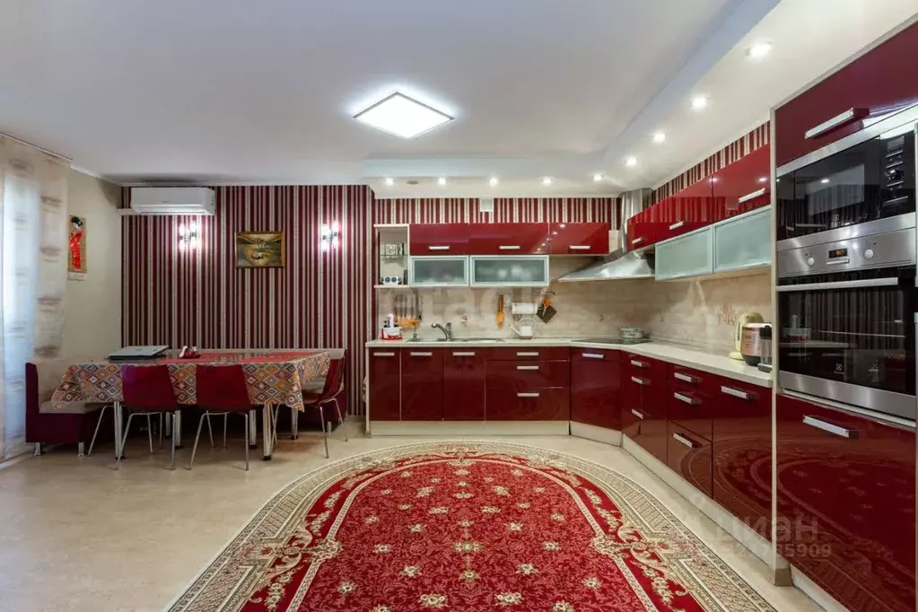 3-к кв. Свердловская область, Екатеринбург ул. Гагарина, 35А (115.0 м) - Фото 0