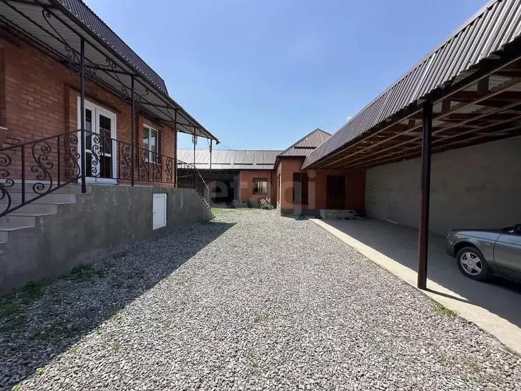 Дом в Ингушетия, Назрановский район, с. Экажево ул. Хрущева (300 м) - Фото 1