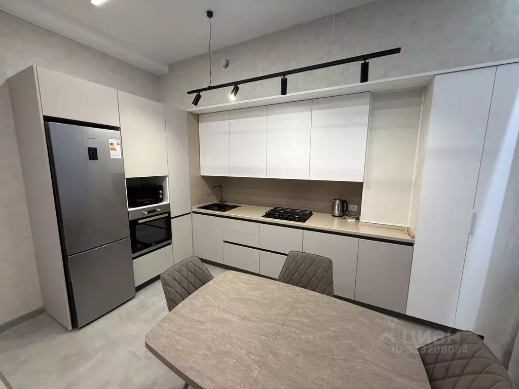 2-к кв. Астраханская область, Астрахань Боевая ул., 30 (70.0 м) - Фото 1