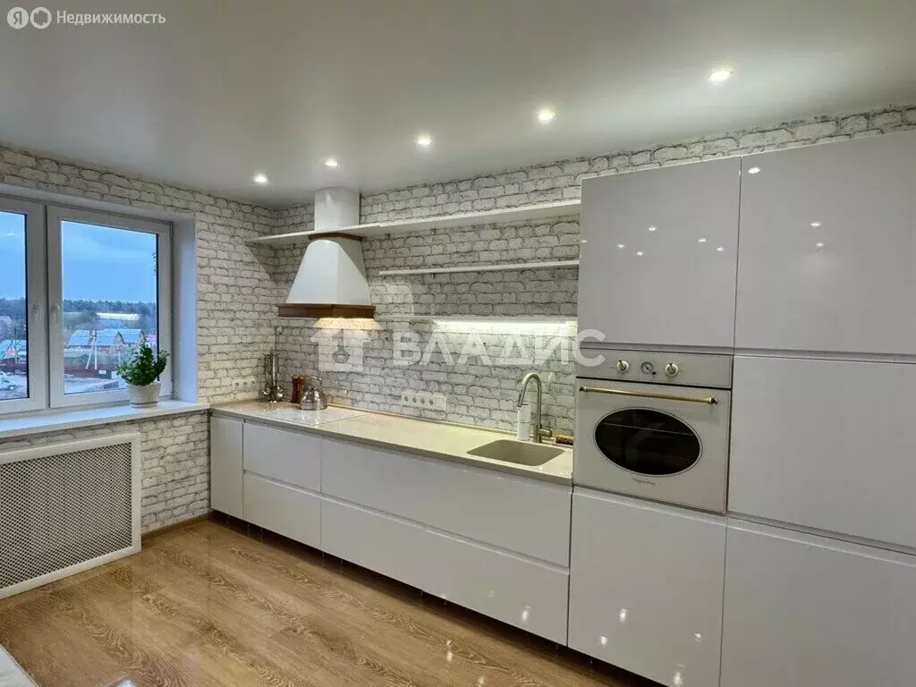 3-комнатная квартира: деревня Большие Жеребцы, микрорайон Восточный, ... - Фото 1