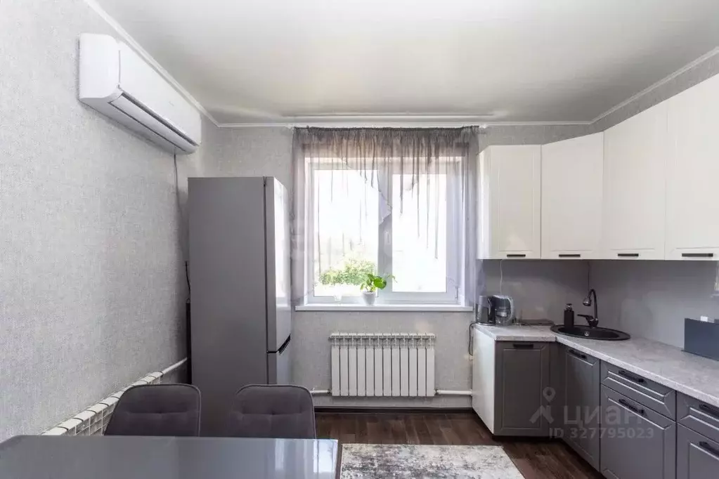 Дом в Тюменская область, Тобольск проезд Речной, 4 (100 м) - Фото 1