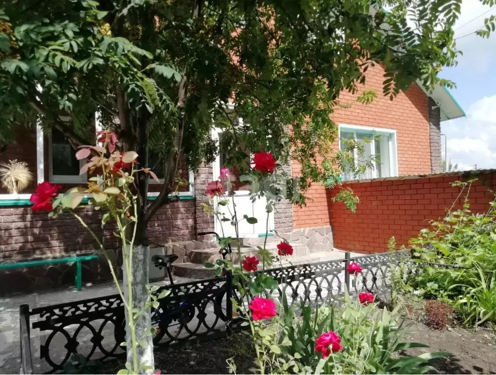Дом в Башкортостан, Кушнаренковский сельсовет, с. Кушнаренково ул. ... - Фото 1