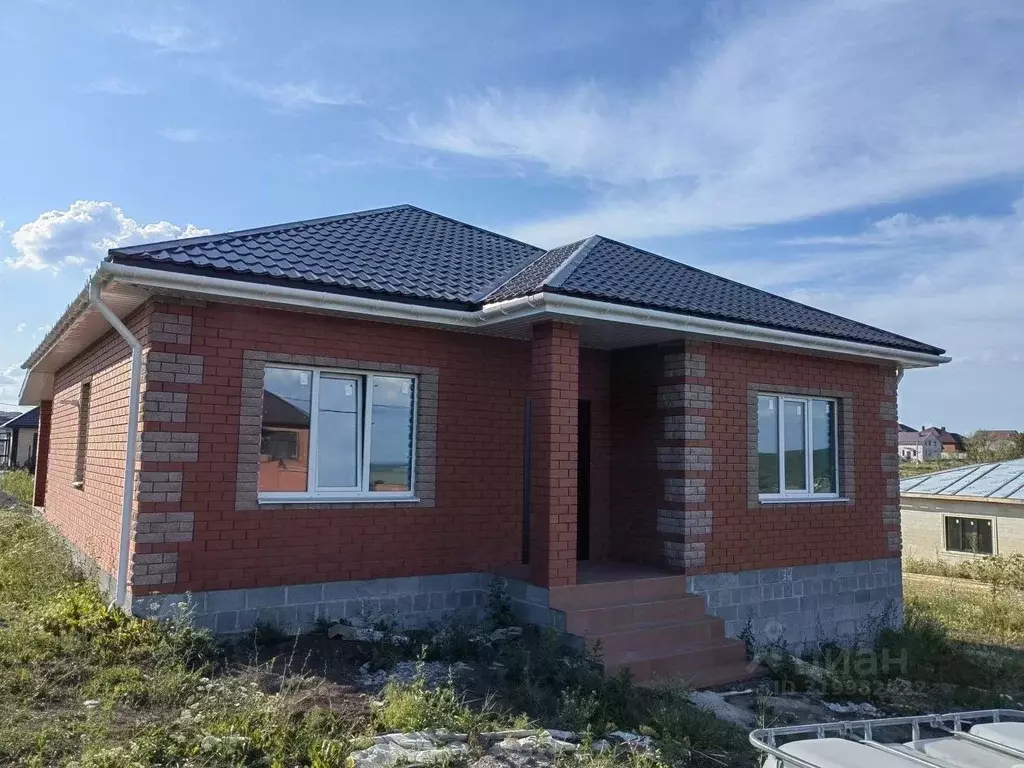 Дом в Белгородская область, Белгородский район, Беловское с/пос, с. ... - Фото 1