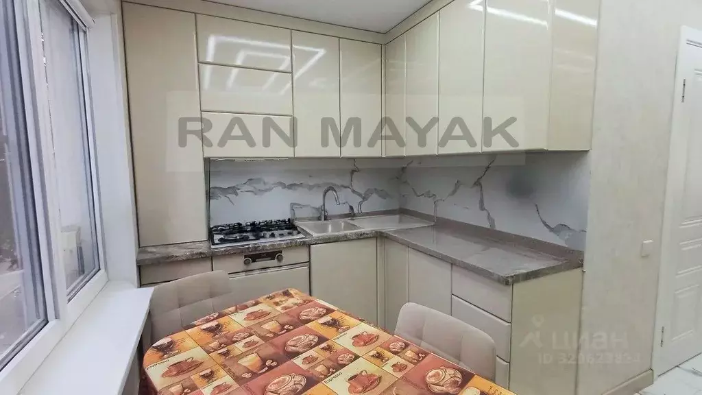 3-к кв. Адыгея, Майкоп ул. 12 Марта, 134К2 (69.9 м) - Фото 1