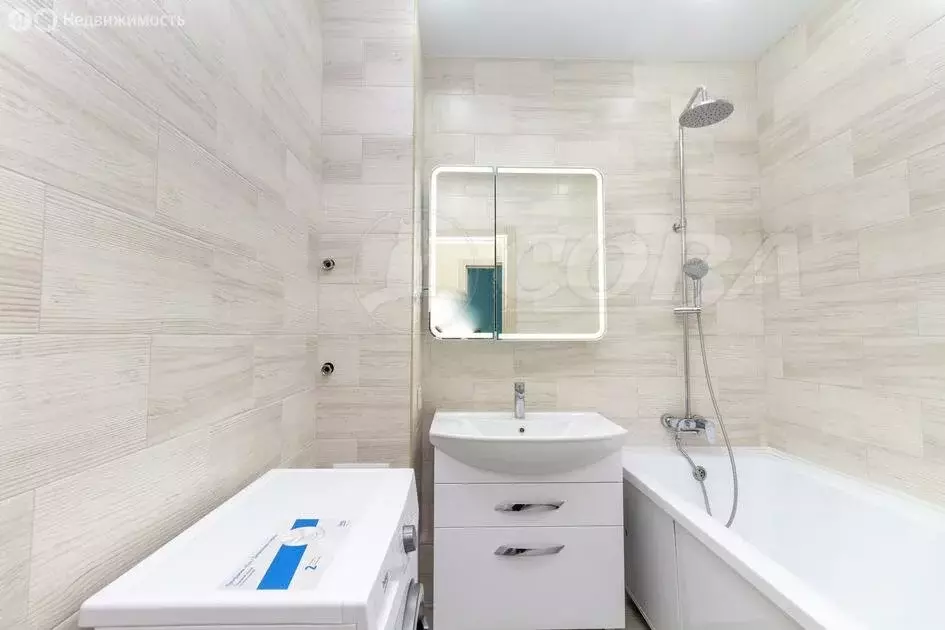 3-комнатная квартира: Тюмень, Дамбовская улица, 25к1 (72.2 м) - Фото 0
