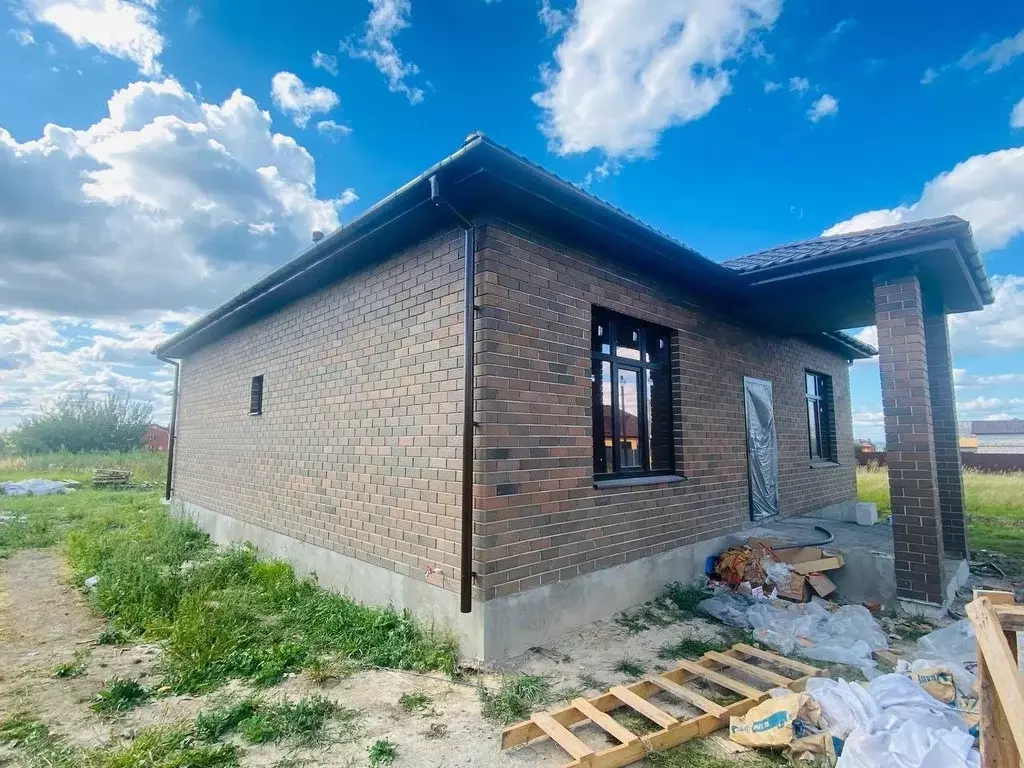 Дом в Курская область, Курский район, Новопоселеновский сельсовет, д. ... - Фото 1