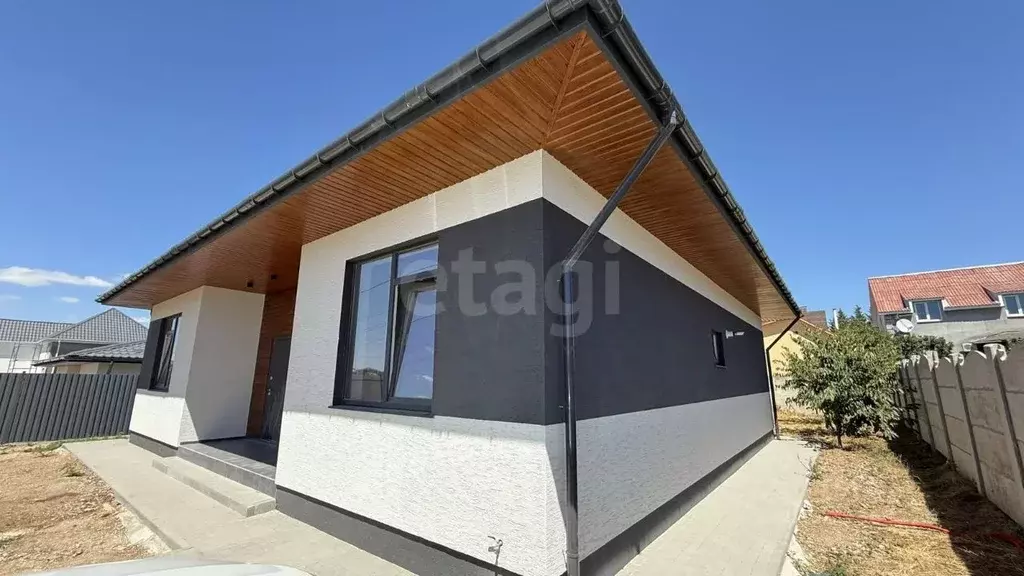 Дом в Крым, Симферопольский район, Молодежное пгт ул. Земляничная (140 ... - Фото 0