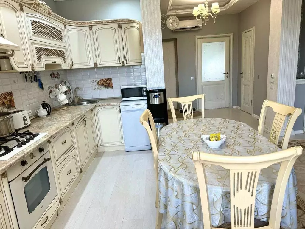 2-к кв. Астраханская область, Астрахань ул. Куликова, 81 (57.1 м) - Фото 2