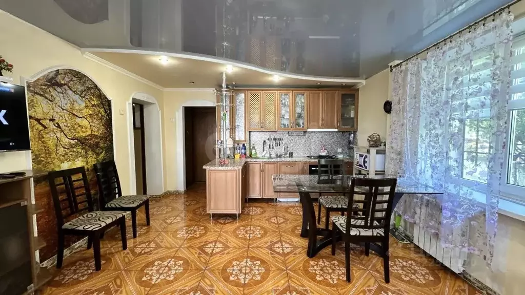 Дом в Крым, Симферополь ул. Дмитриева (255 м) - Фото 1