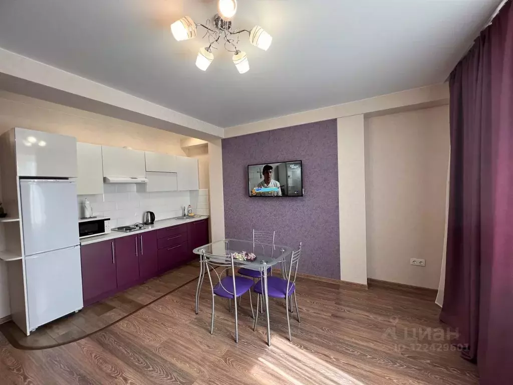 2-к кв. Челябинская область, Челябинск ул. Труда, 156В (50.0 м) - Фото 1