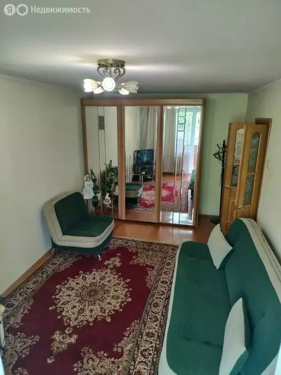 1-комнатная квартира: Артём, улица Кирова, 60 (33 м) - Фото 0