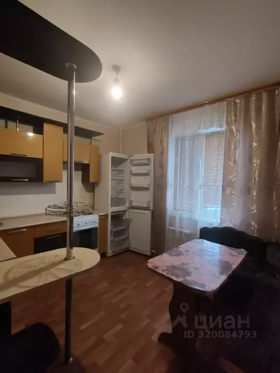 1-к кв. Курская область, Курск просп. Вячеслава Клыкова, 84 (36.0 м) - Фото 0
