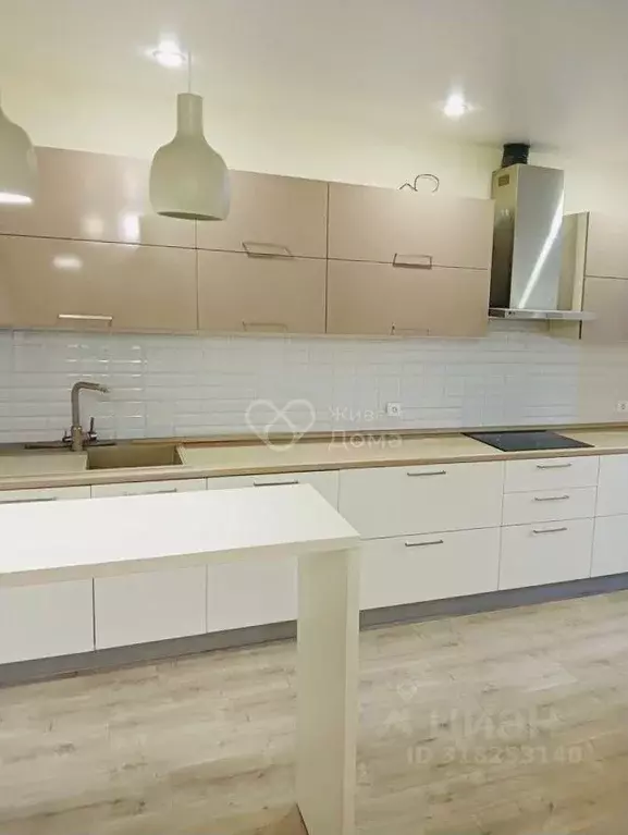 4-к кв. Волгоградская область, Волгоград ул. Елисеева, 1 (84.2 м) - Фото 0