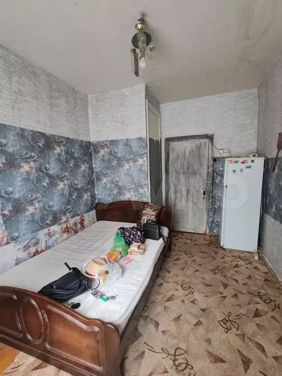 Комната 25 м в 4-к., 1/3 эт. - Фото 1