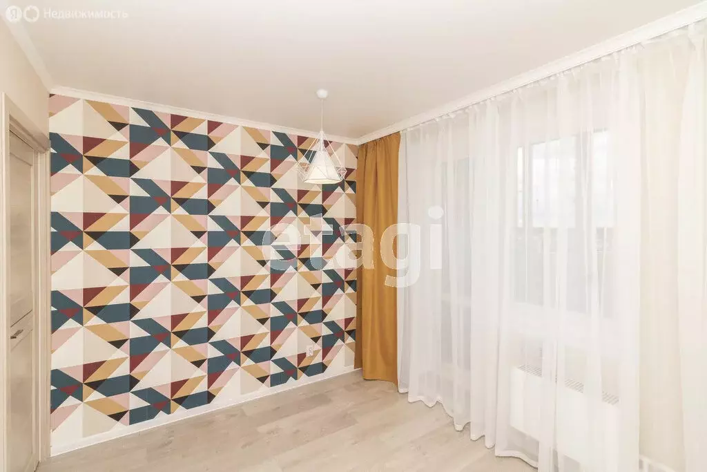 1-комнатная квартира: Тюмень, улица Валентины Трофимовой, 3 (41 м) - Фото 2