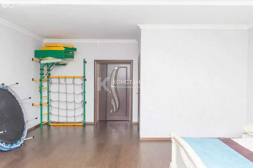 4-комнатная квартира: Челябинск, улица Энтузиастов, 11В (185.6 м) - Фото 1