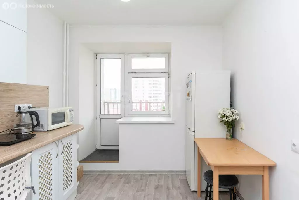 1-комнатная квартира: Тюмень, улица Прокопия Артамонова, 6к1 (36.7 м) - Фото 2
