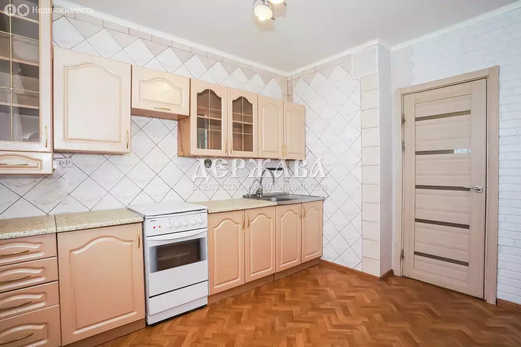3-комнатная квартира: Старый Оскол, микрорайон Солнечный, 10 (62.55 м) - Фото 0