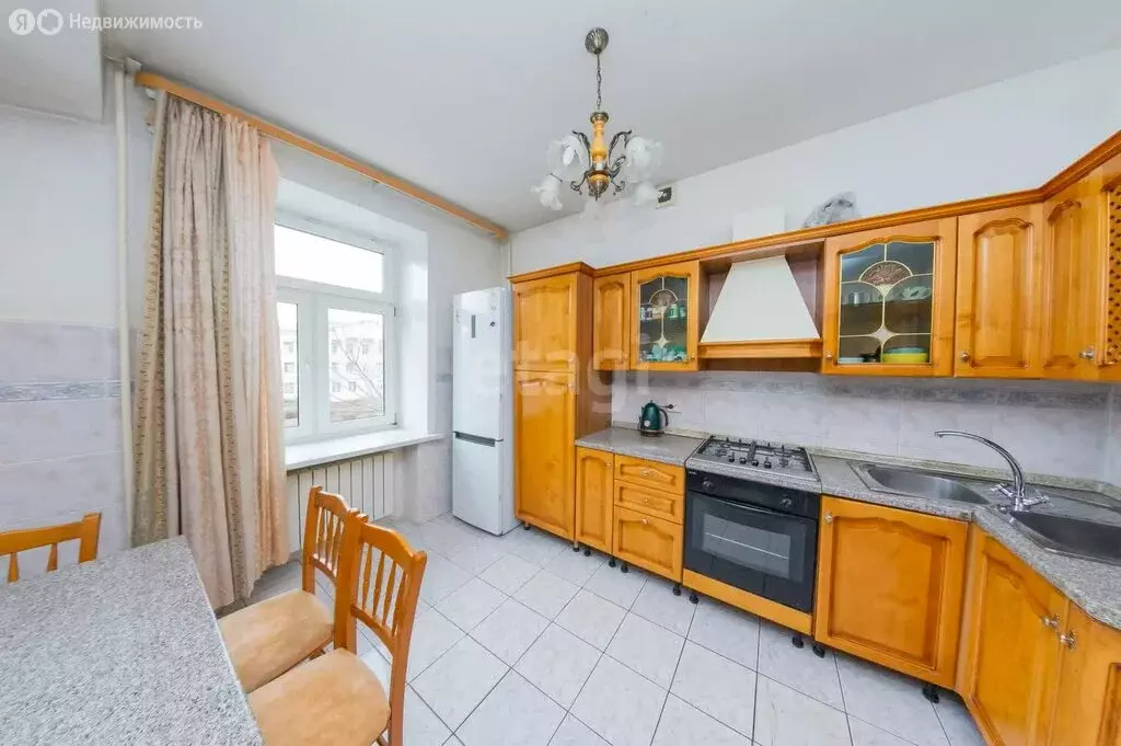 2-комнатная квартира: Кемерово, улица Дзержинского, 4 (74 м) - Фото 1